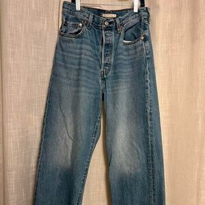 Levi’s ribcage straight